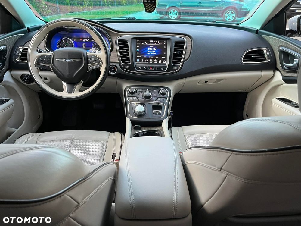Chrysler 200 - 16