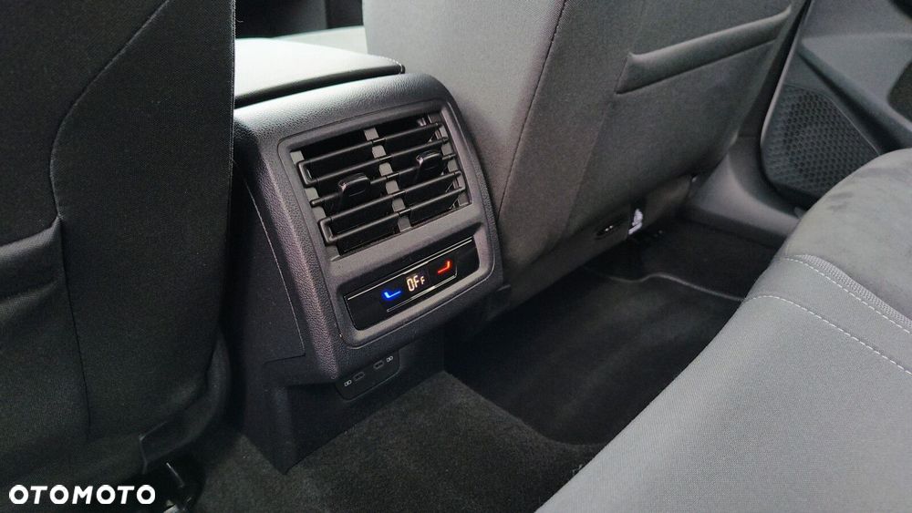 Volkswagen Golf 1.5 eTSI EVO Style DSG - 33