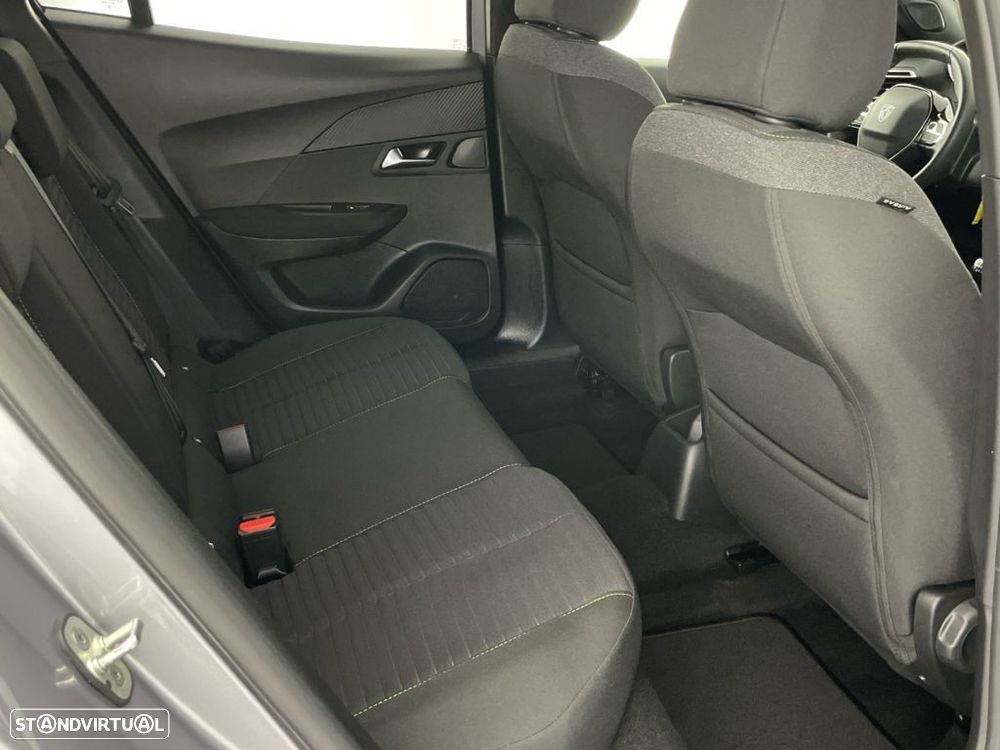 Peugeot 2008 1.2 PureTech Allure - 23