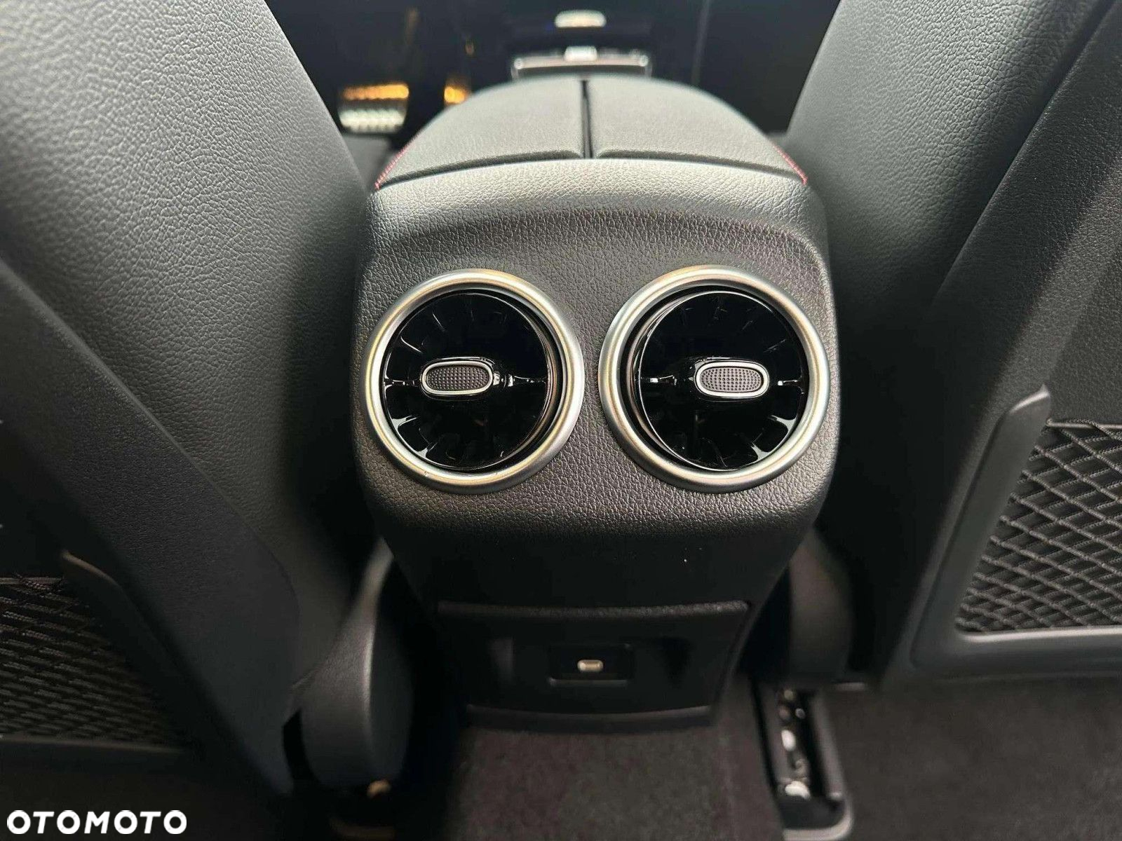 Mercedes-Benz CLA - 12