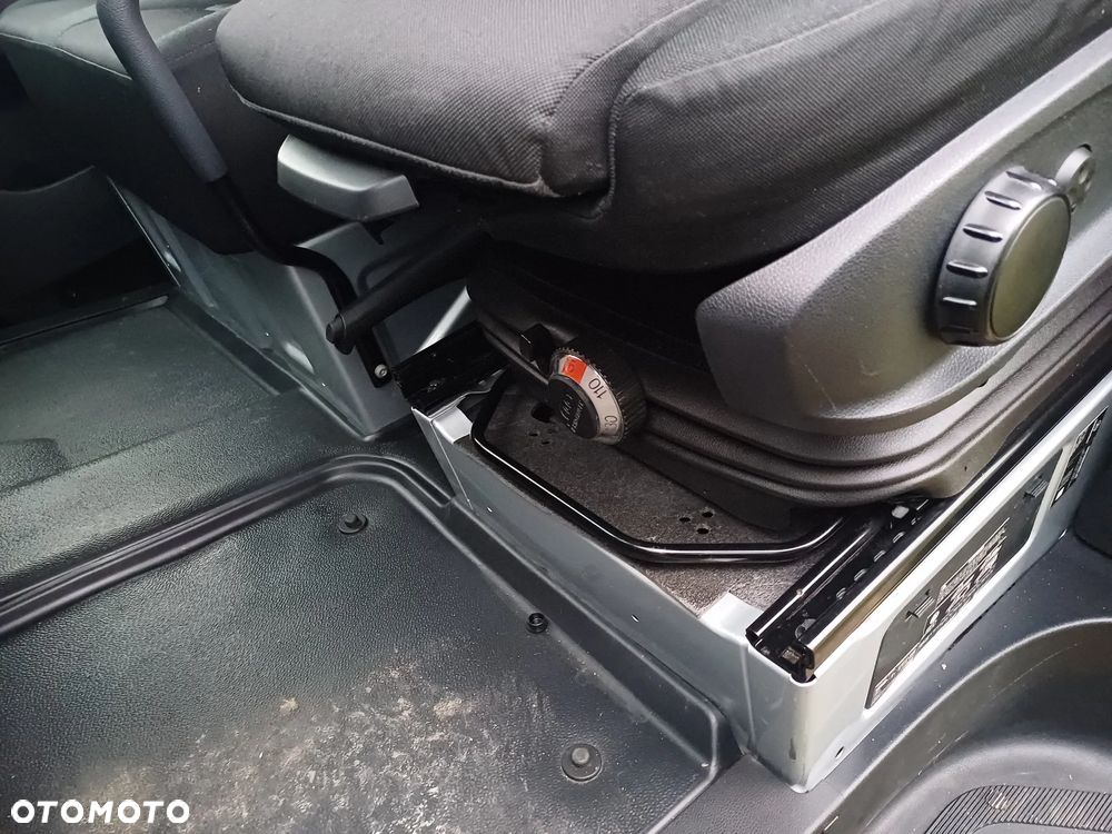 Mercedes-Benz 907 - 5