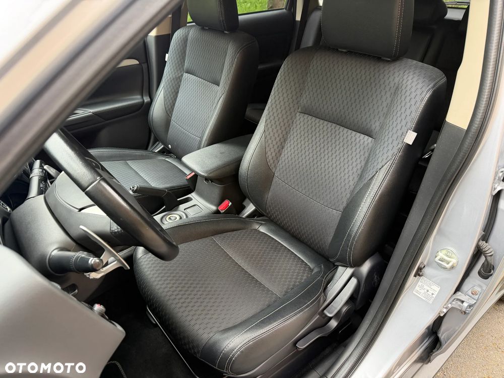 Mitsubishi Outlander 2.0 4WD Plus - 14