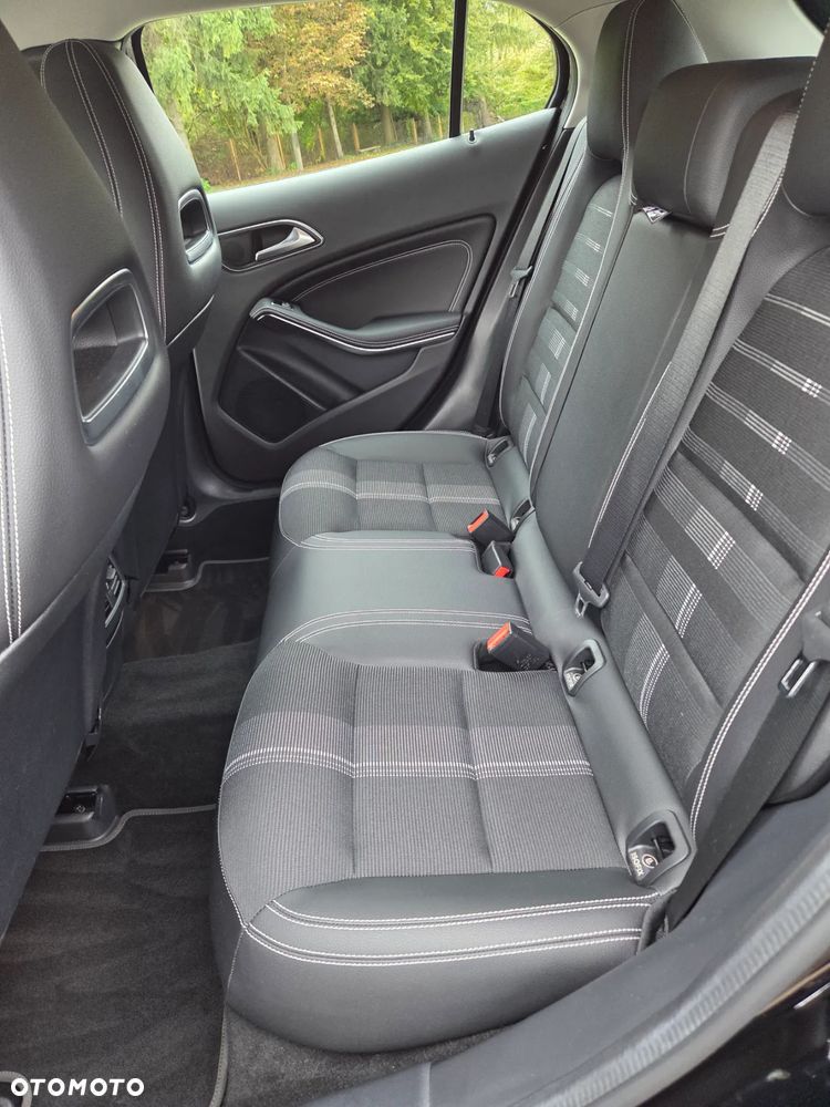 Mercedes-Benz GLA 200 7G-DCT Urban - 18