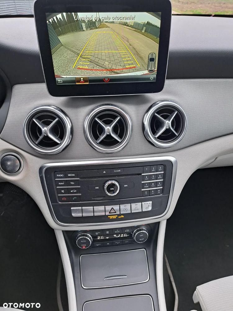 Mercedes-Benz GLA 180 d 7G-DCT Urban - 17