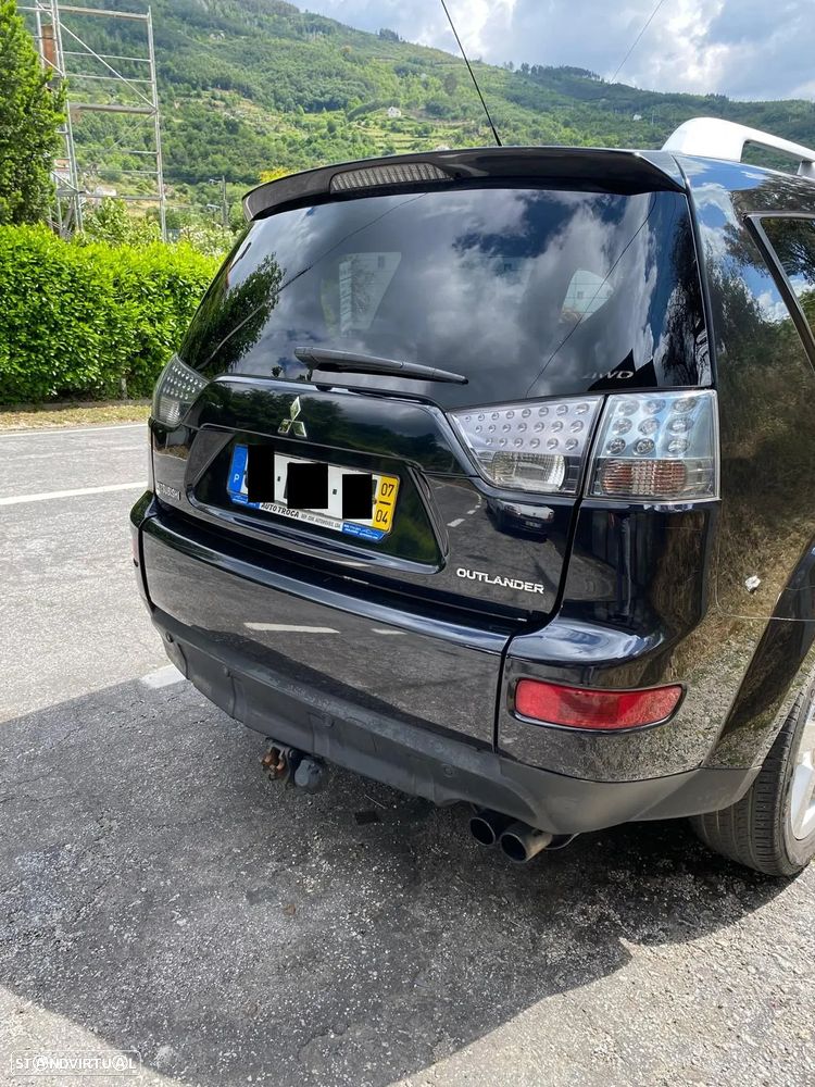 Mitsubishi Outlander 2.0 DI-D SW 4WD - 4