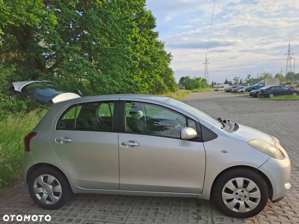 Toyota Yaris 1.3 Sol - 3