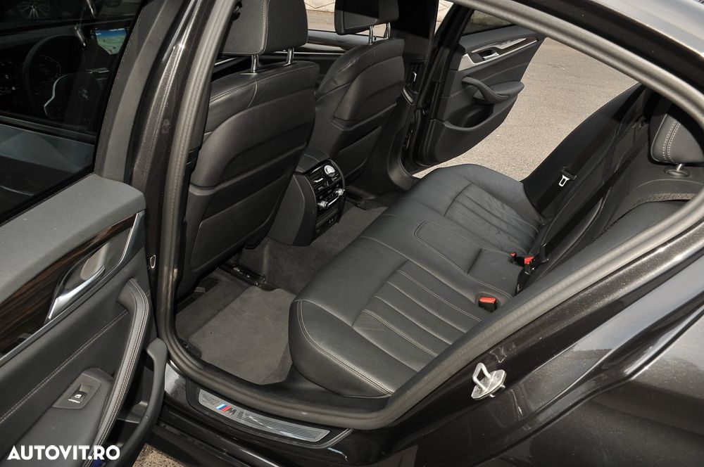 BMW Seria 5 530d xDrive AT MHEV - 13