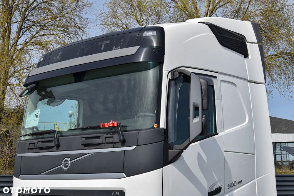 Volvo FH500 / EURO 6 / KLIMATYZACJA POSTOJOWA / ACC / LEDY / 2 ZBIORNIKI / FULL SPILERY / SERWISOWANY / SPROWADZONY - 10