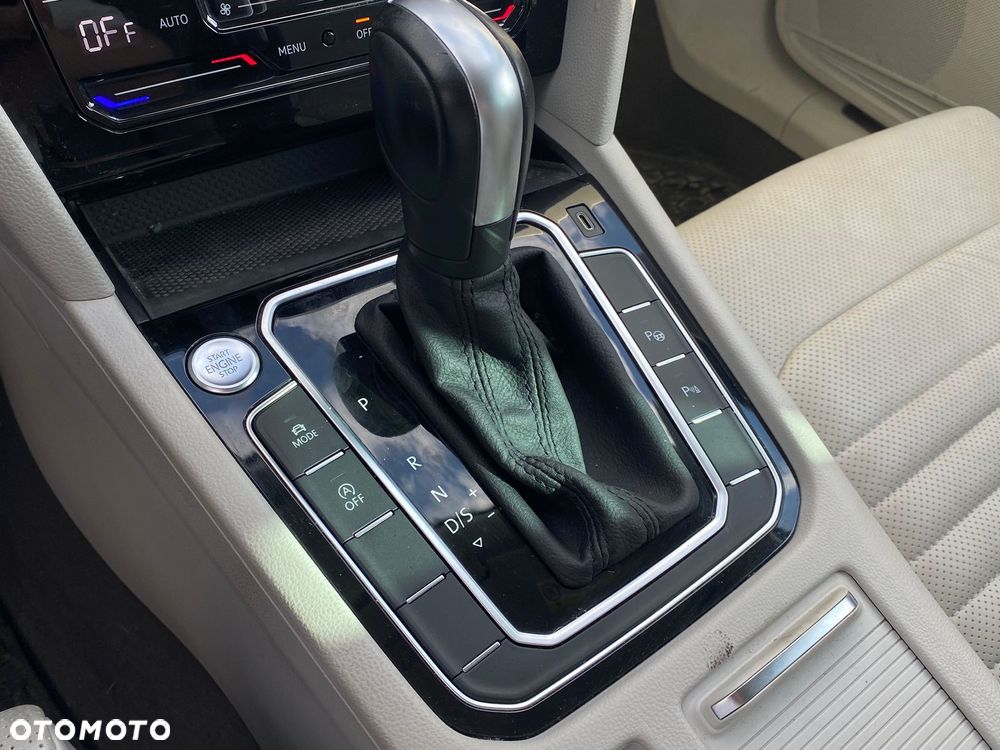 Volkswagen Passat 2.0 TDI Elegance DSG - 19