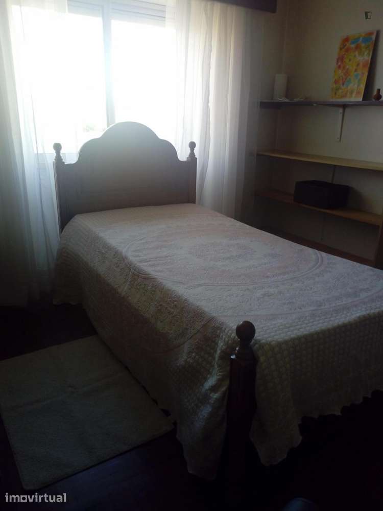 Quarto - localizado em Arregaça Coimbra - Grande imagem: 3/18