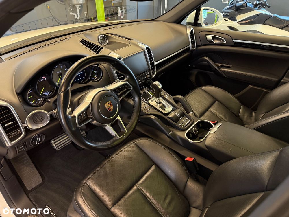 Porsche Cayenne S E-Hybrid - 16