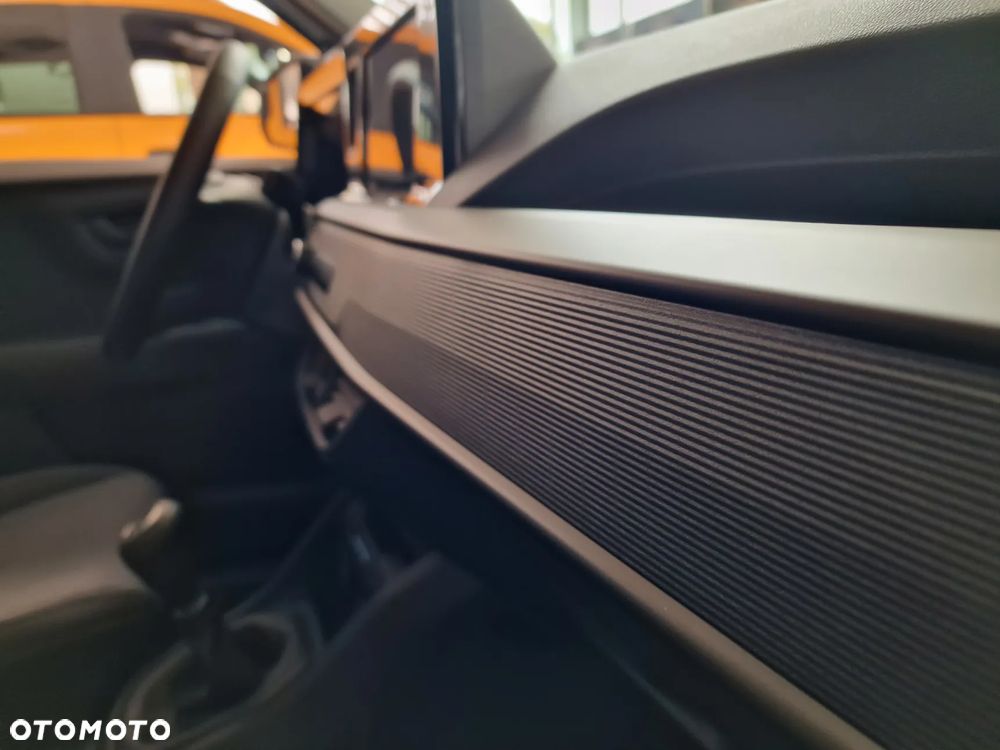 Ford Transit Courier - 13