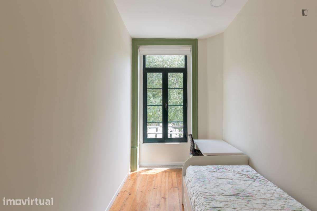Quarto - localizado em Paranhos Porto - Grande imagem: 4/23
