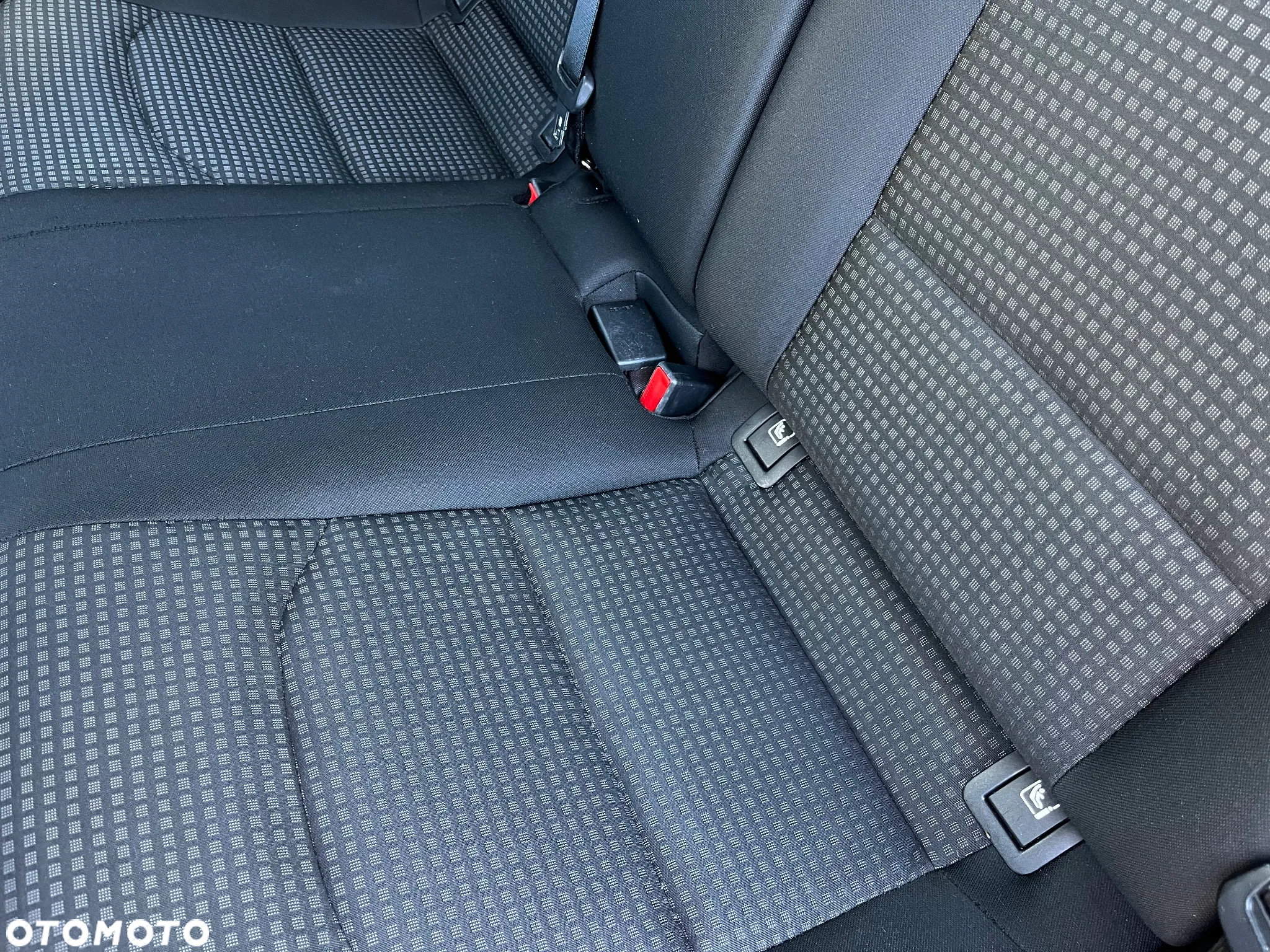 Kia Ceed - 32