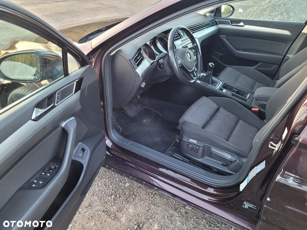 Volkswagen Passat 2.0 TDI SCR (BlueMotion Technology) Comfortline - 4