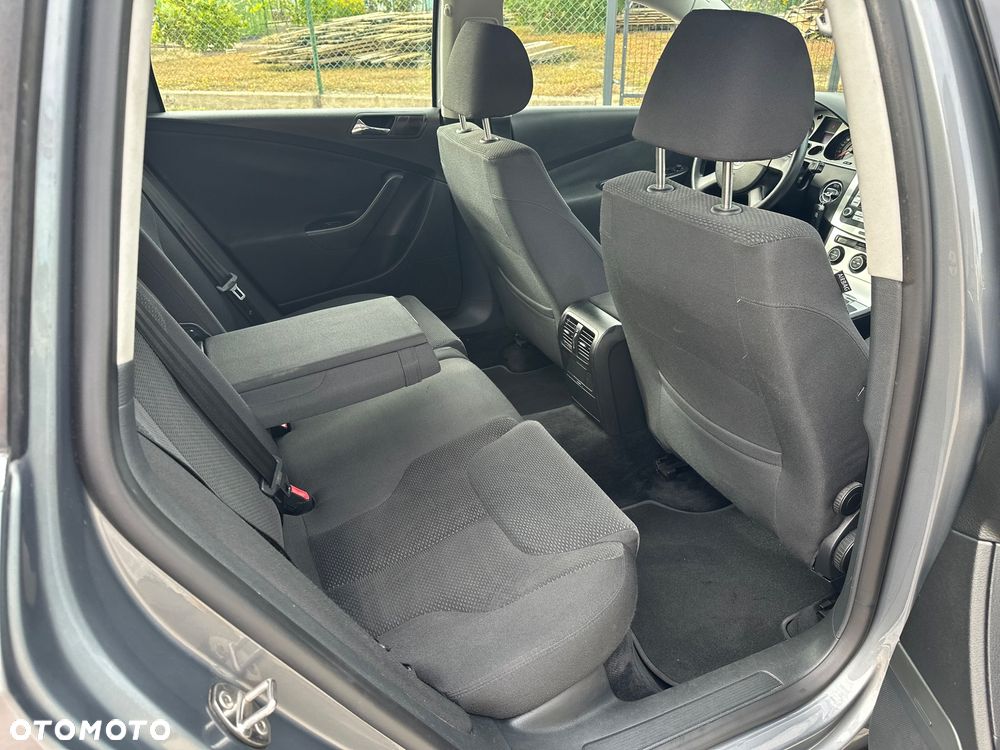 Volkswagen Passat - 34