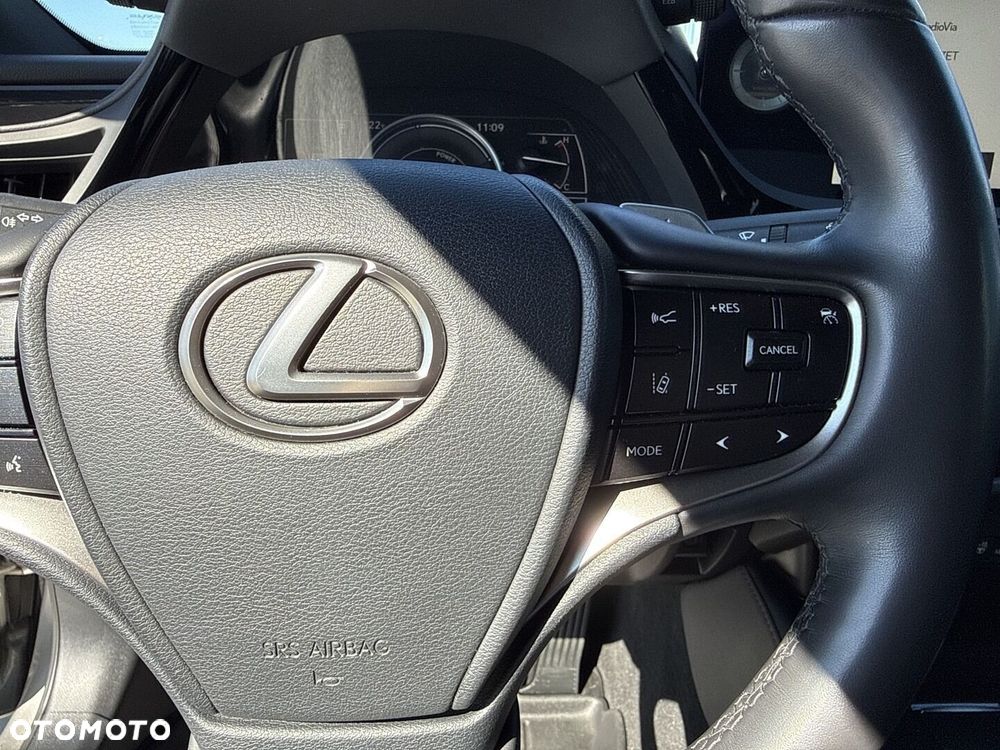 Lexus ES 300h Business Edition - 22