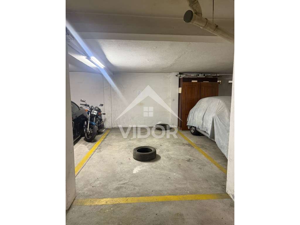 Garagem na Rua Bernardim Ribeiro Nº 156 - Circunvalação - Grande imagem: 3/3