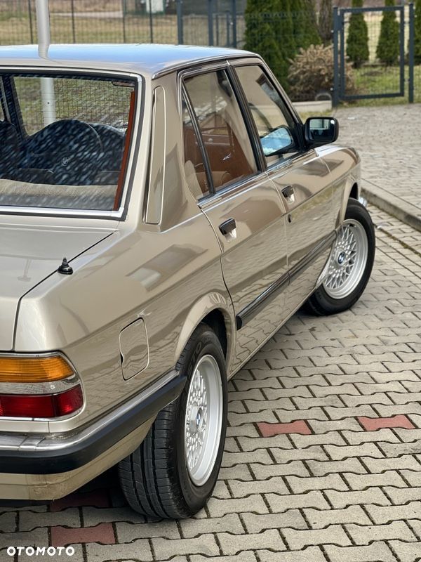 BMW Seria 5 525 e - 23