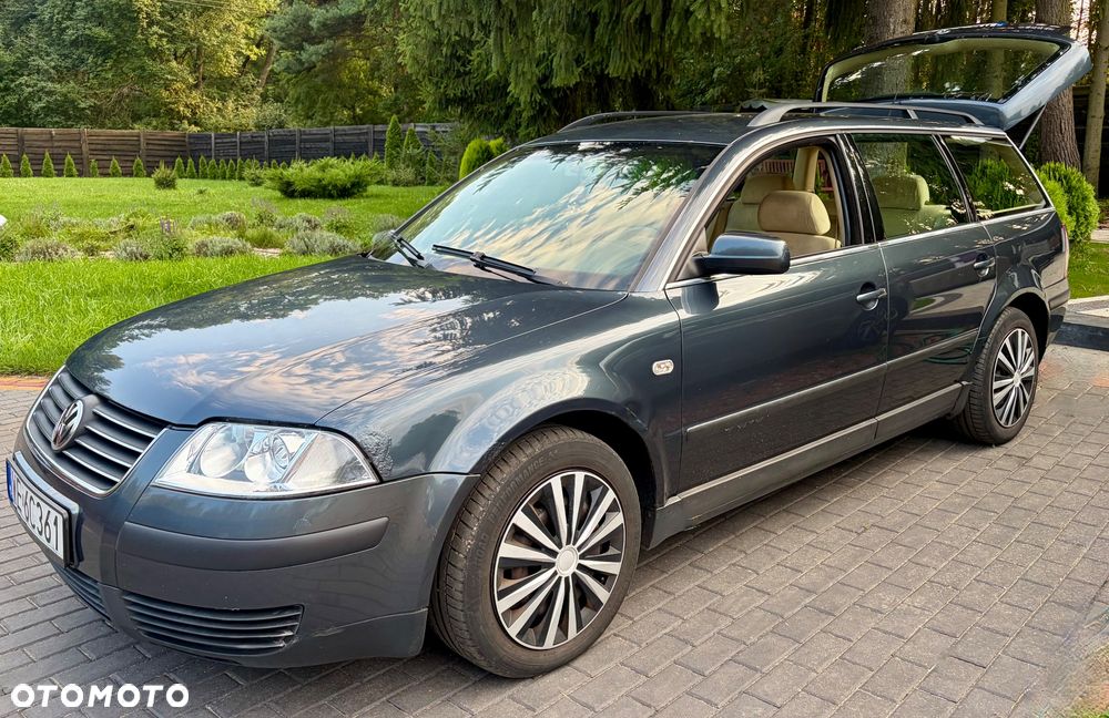 Volkswagen Passat 1.9 TDI Comfortline Family - 28