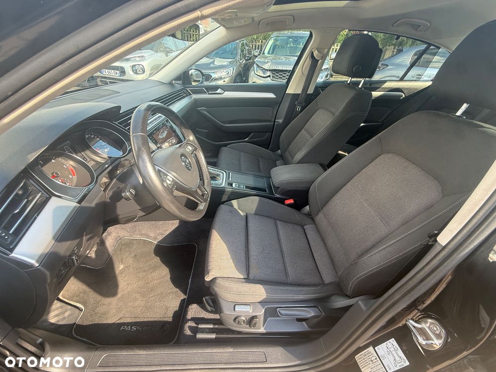 Volkswagen Passat 1.6 TDI SCR DSG Comfortline - 21