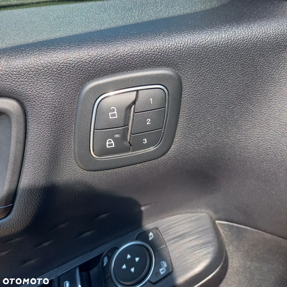 Ford Kuga - 24