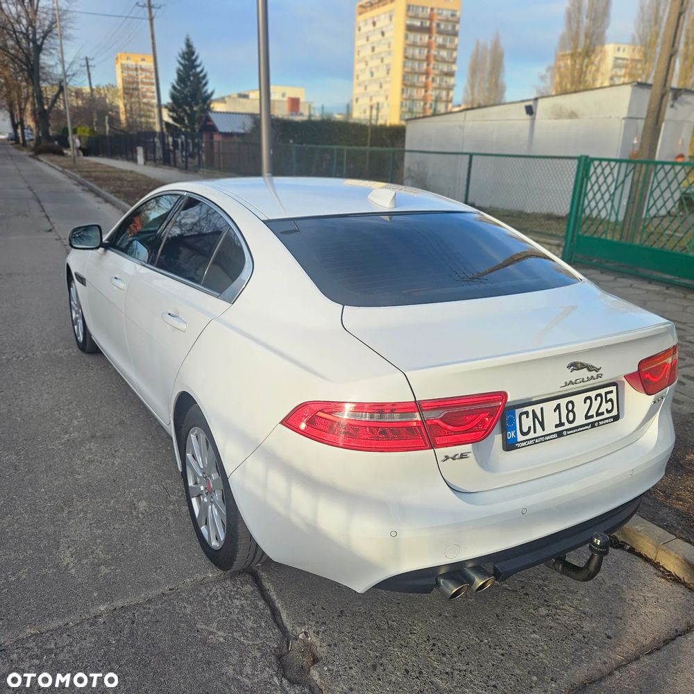 Jaguar XE - 6