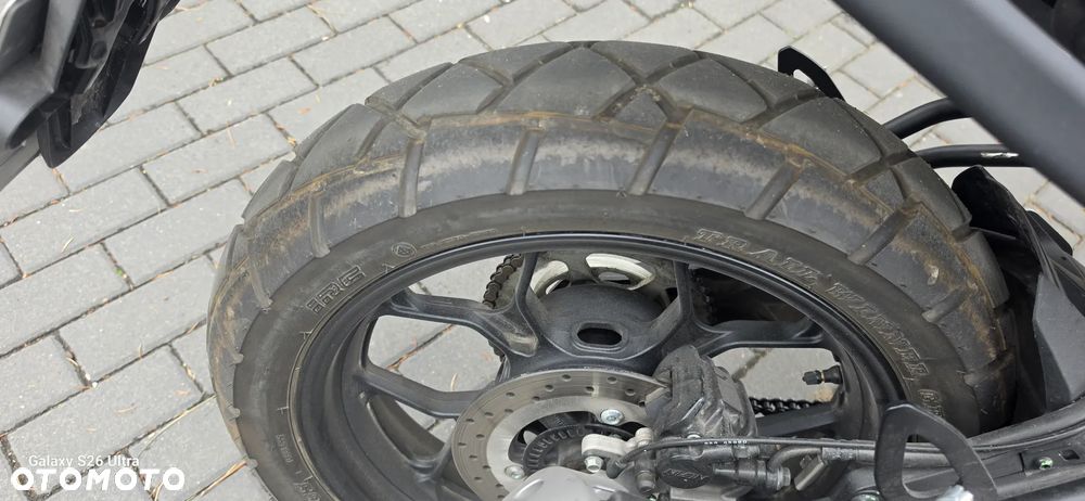 Yamaha XSR - 11