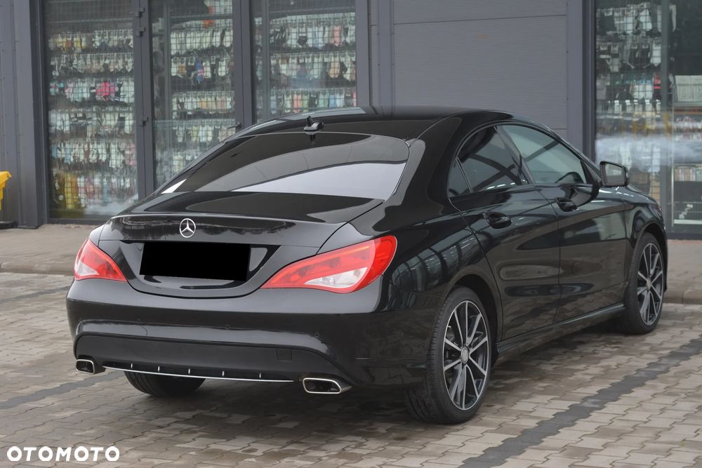 Mercedes-Benz CLA 180 7G-DCT StreetStyle - 31