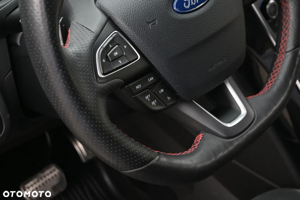 Ford Kuga 2.0 TDCi 4x4 ST-Line - 36