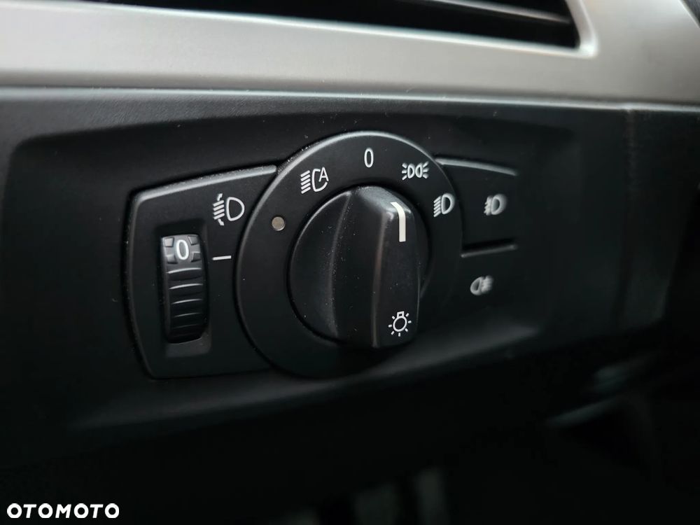 BMW Seria 3 318i - 27