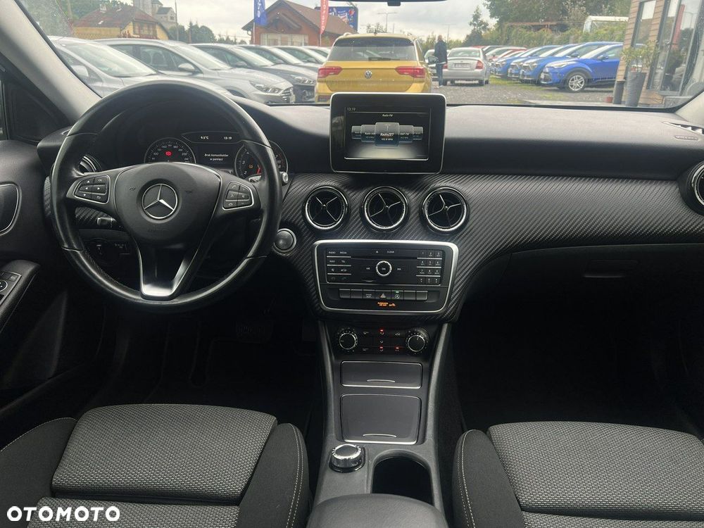 Mercedes-Benz GLA 180 7G-DCT - 9