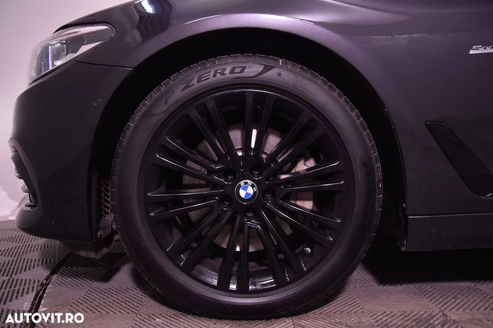 BMW Seria 5 530d Aut. Sport Line - 14