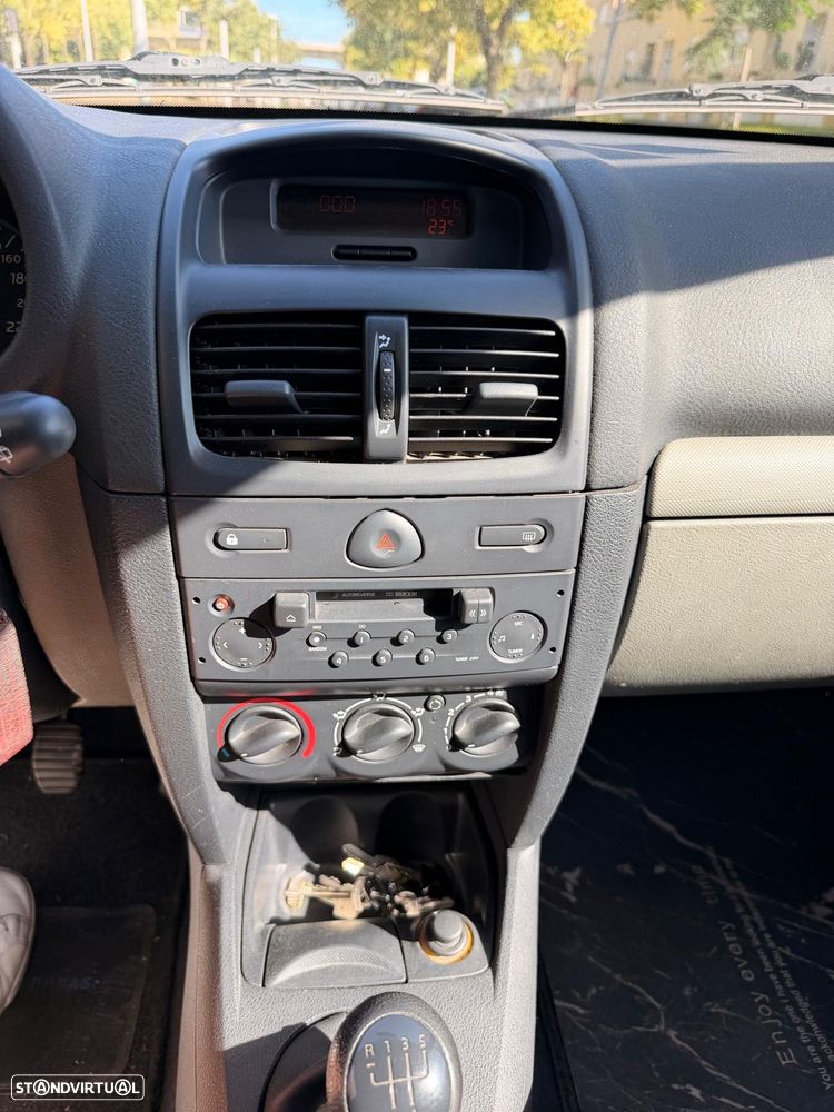 Renault Clio 1.2 16V Expression QuickS — fotografia 11
