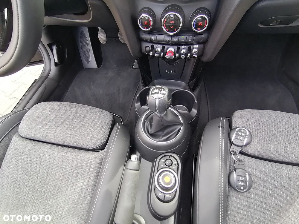 MINI Cooper Cabrio - 33