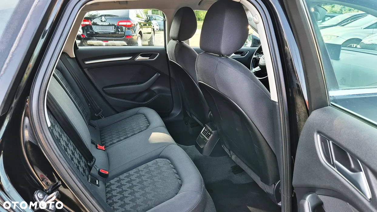 Audi A3 1.2 TFSI Sportback S tronic Ambiente - 30