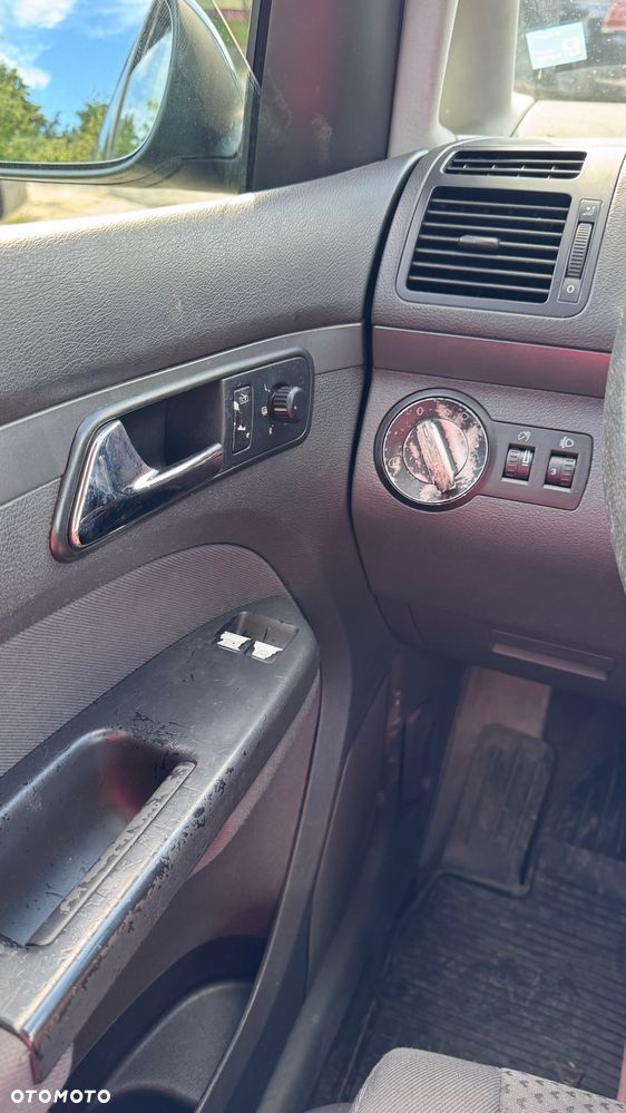 Volkswagen Touran 1.9 TDI Basis DSG - 7