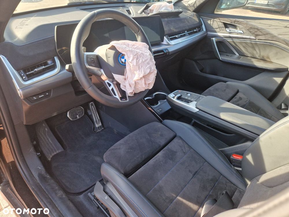 BMW iX1 - 12
