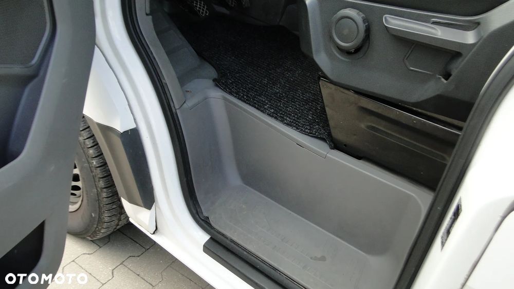 Volkswagen CRAFTER - 13