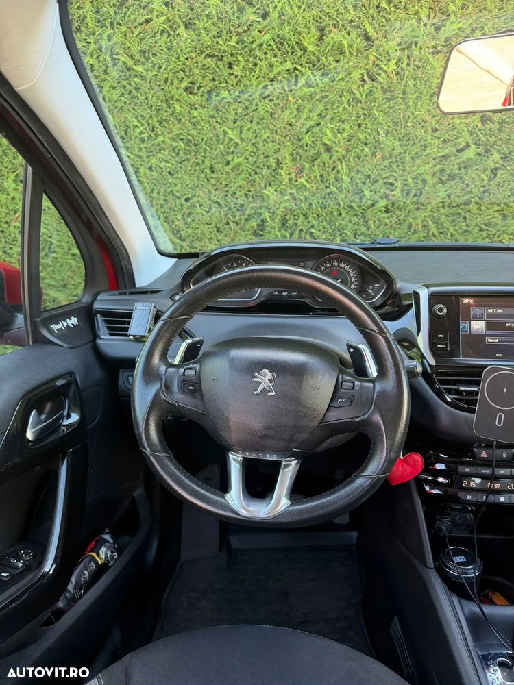 Peugeot 208 - 19