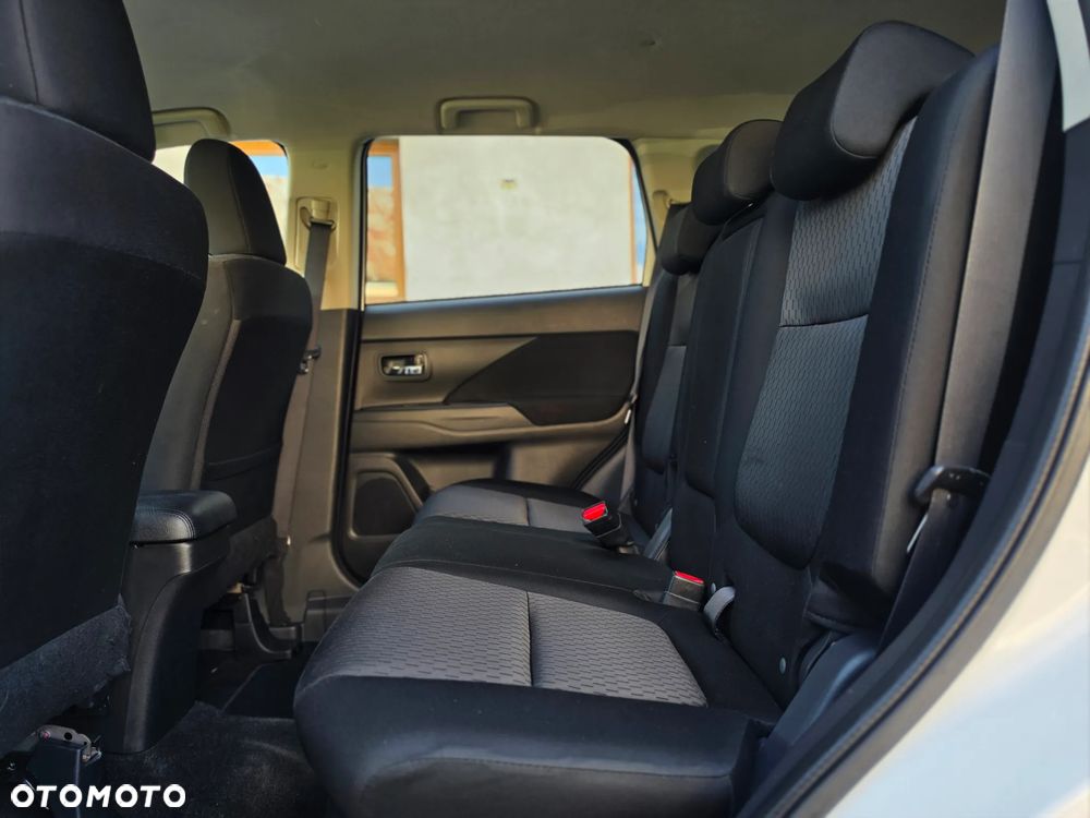 Mitsubishi Outlander - 30