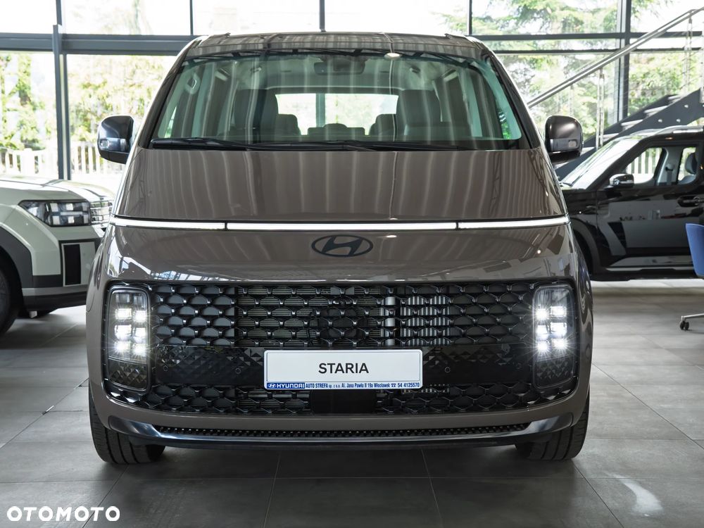 Hyundai Staria 1.6 T-GDI HEV Luxury - 2