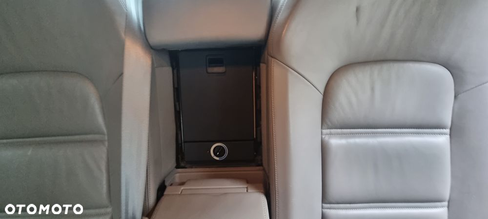 Audi A8 4.2 Quattro - 25
