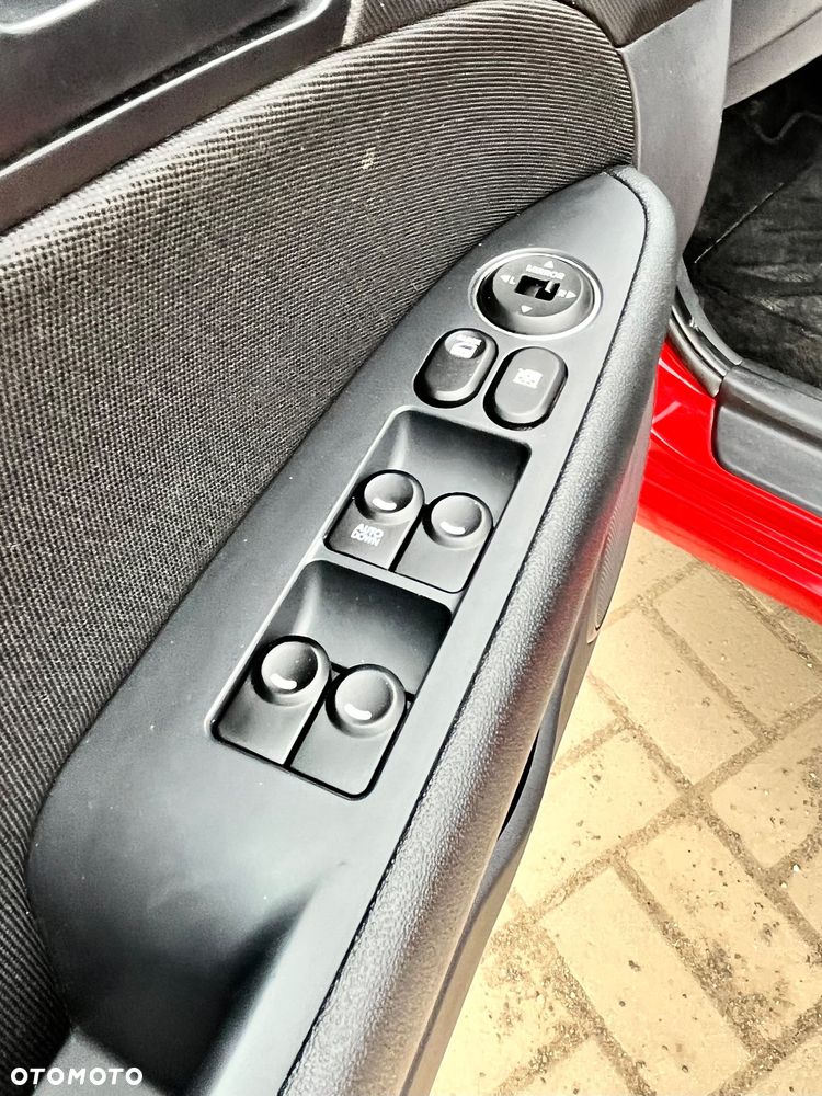 Hyundai i30 1.4 FIFA WM Edition - 12