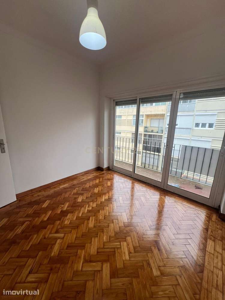 T2 Remodelado em Queluz-Belas com 2 Varandas a 1 Minuto da CP - Grande imagem: 5/20