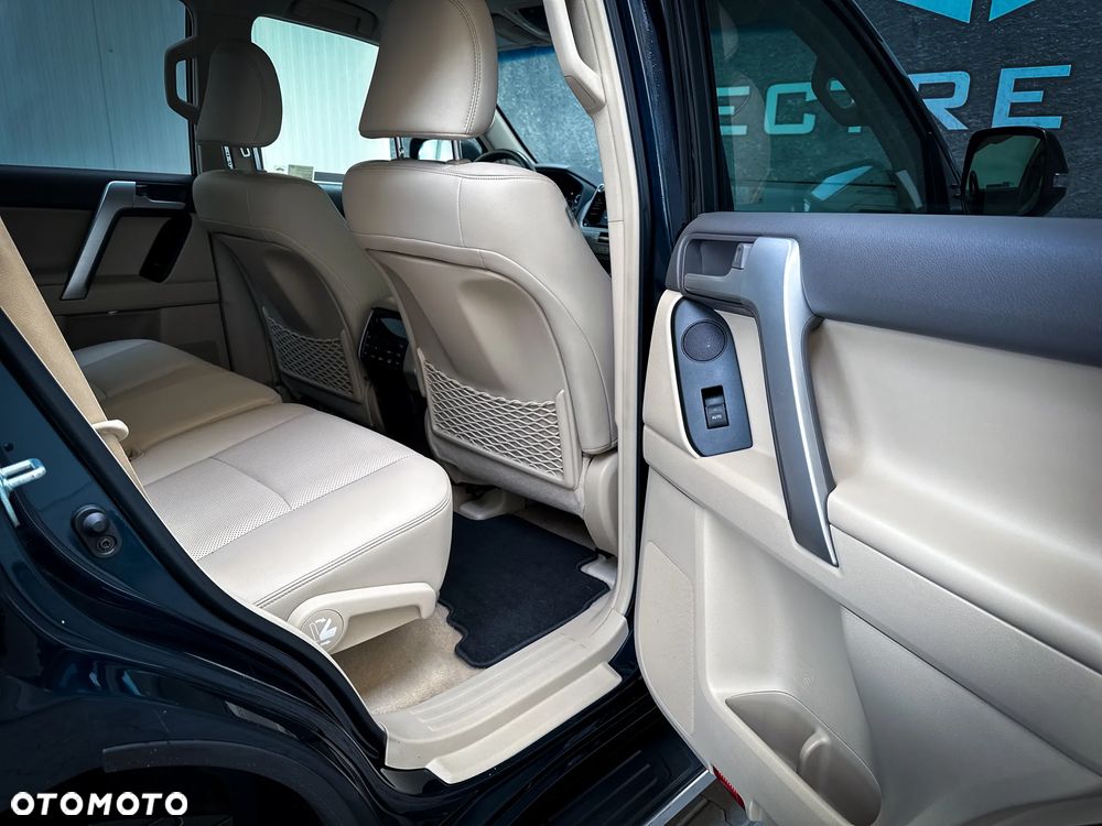 Toyota Land Cruiser LC 2.8 D-4D Invincible - 30