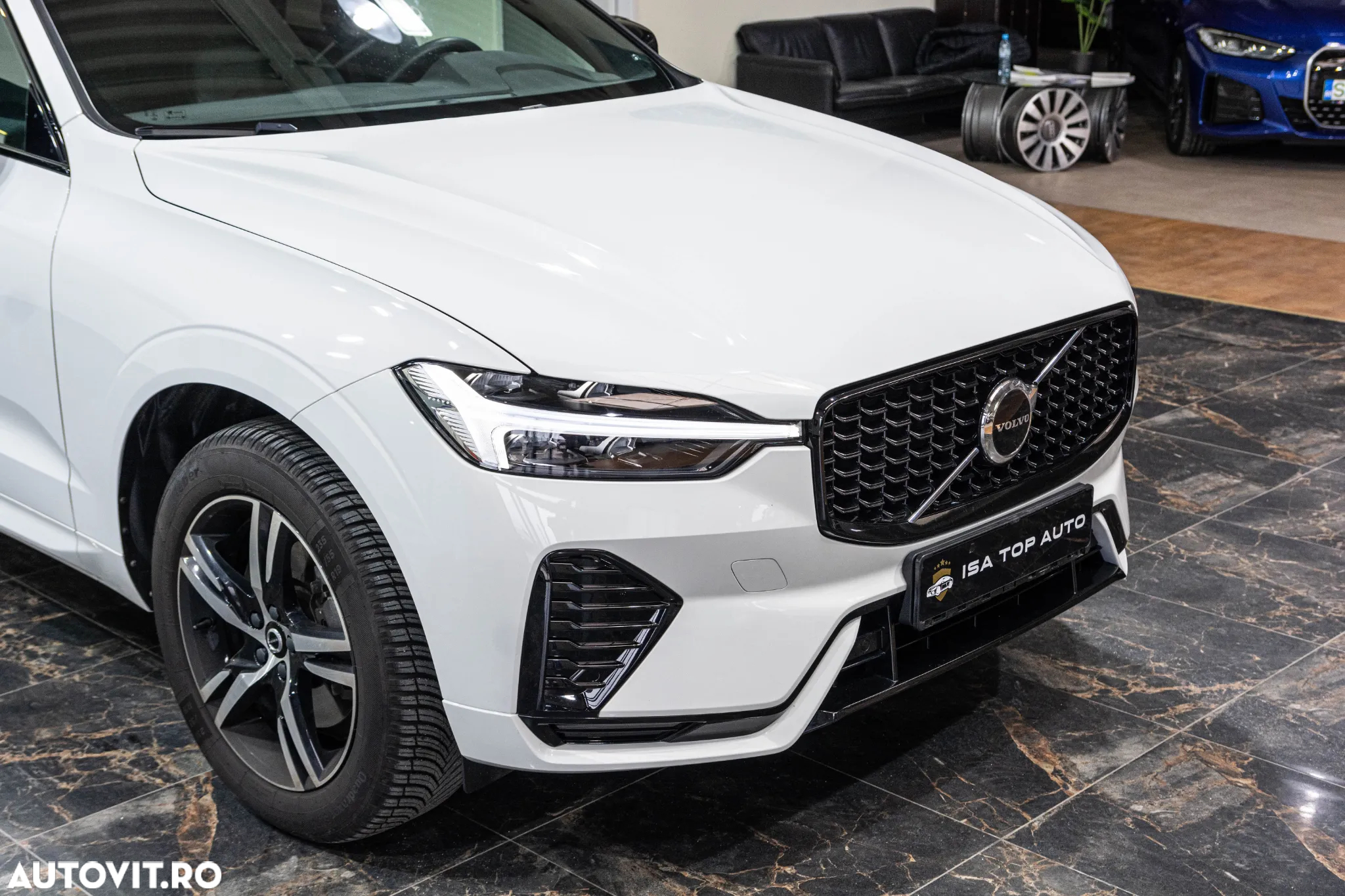 Volvo XC 60 B4 MHEV AT FWD Plus Dark - 13