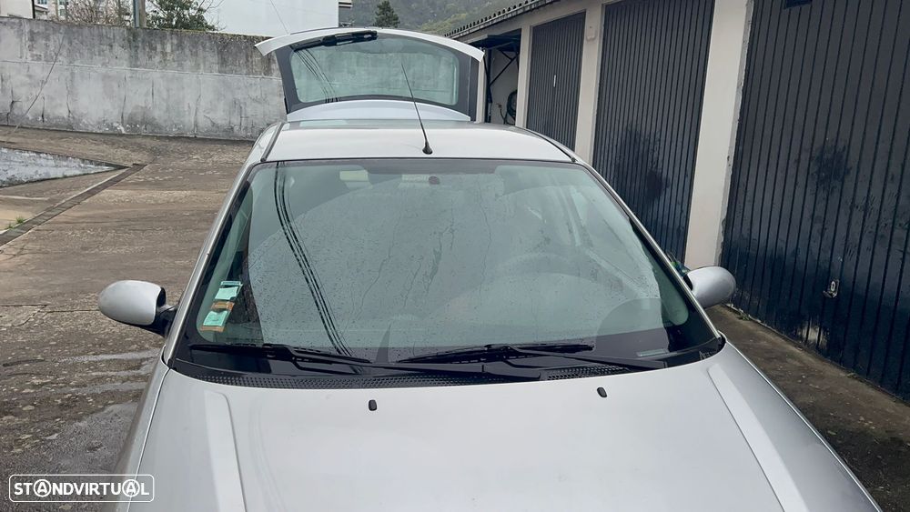 Ford Focus DI Ghia - 5