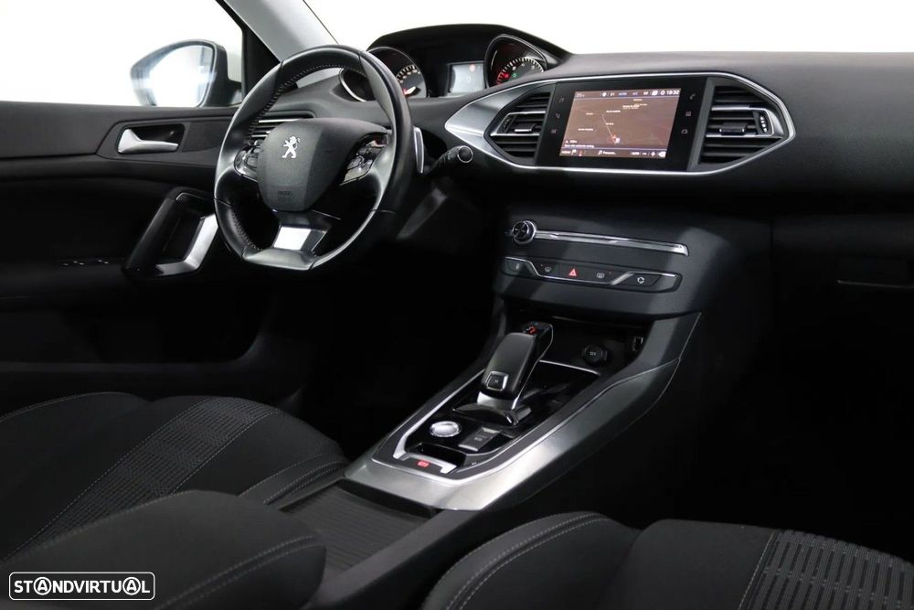 Peugeot 308 1.2 PureTech Allure EAT8 - 6