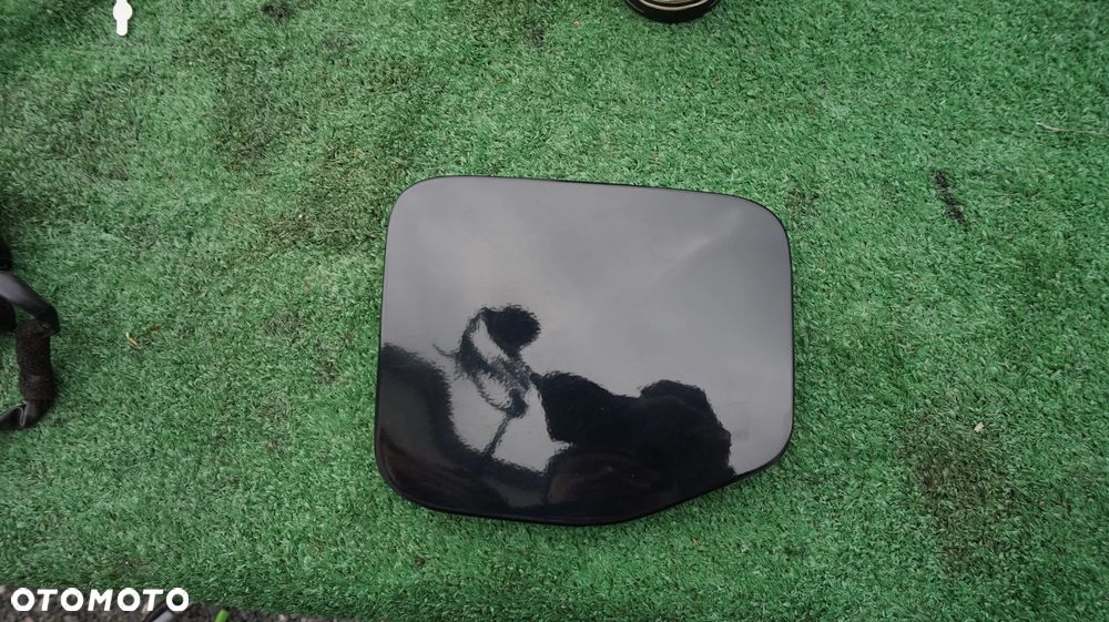 Mitsubishi Pajero IV 5D Long 3.2 DID klapka wlew paliwa - 1